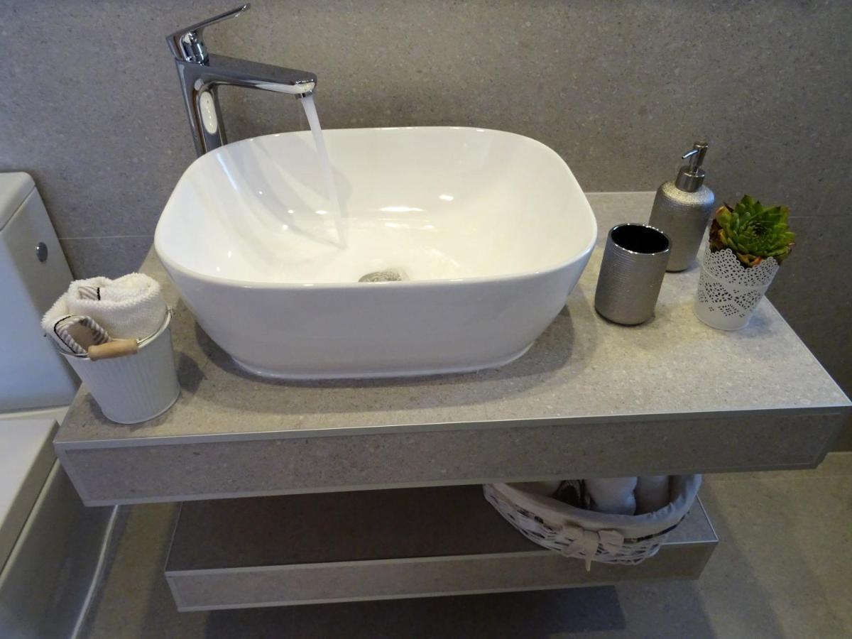 Apartments Topic نين المظهر الخارجي الصورة